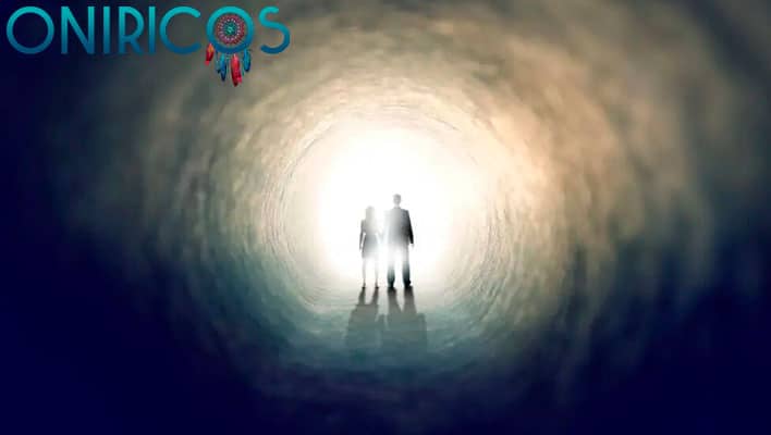 soñar con familiares fallecidos en la mesa - oniromancia