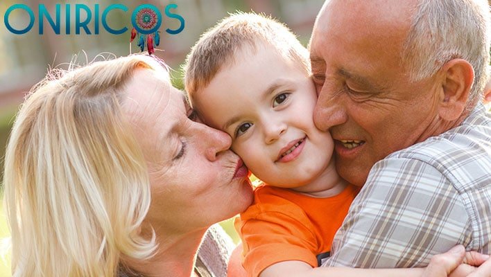 soñar que tus abuelos te besan - oniromancia